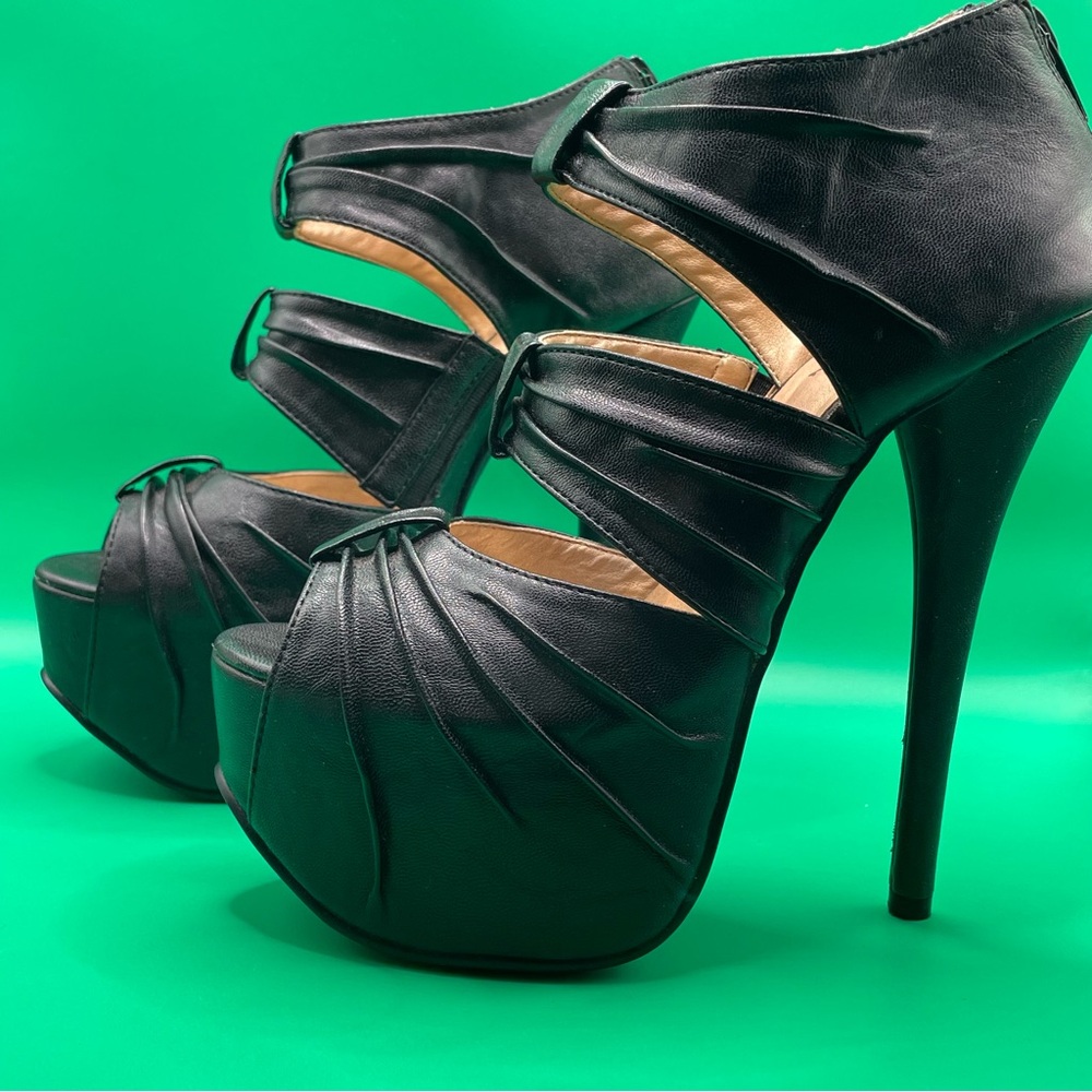 Luichiny Black Strappy Platform Heels
